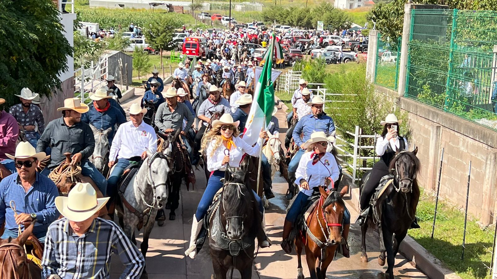 Miles de jinetes disfrutaron del clima y los hermosos paisajes de Surutato durante la cabalgata 2023