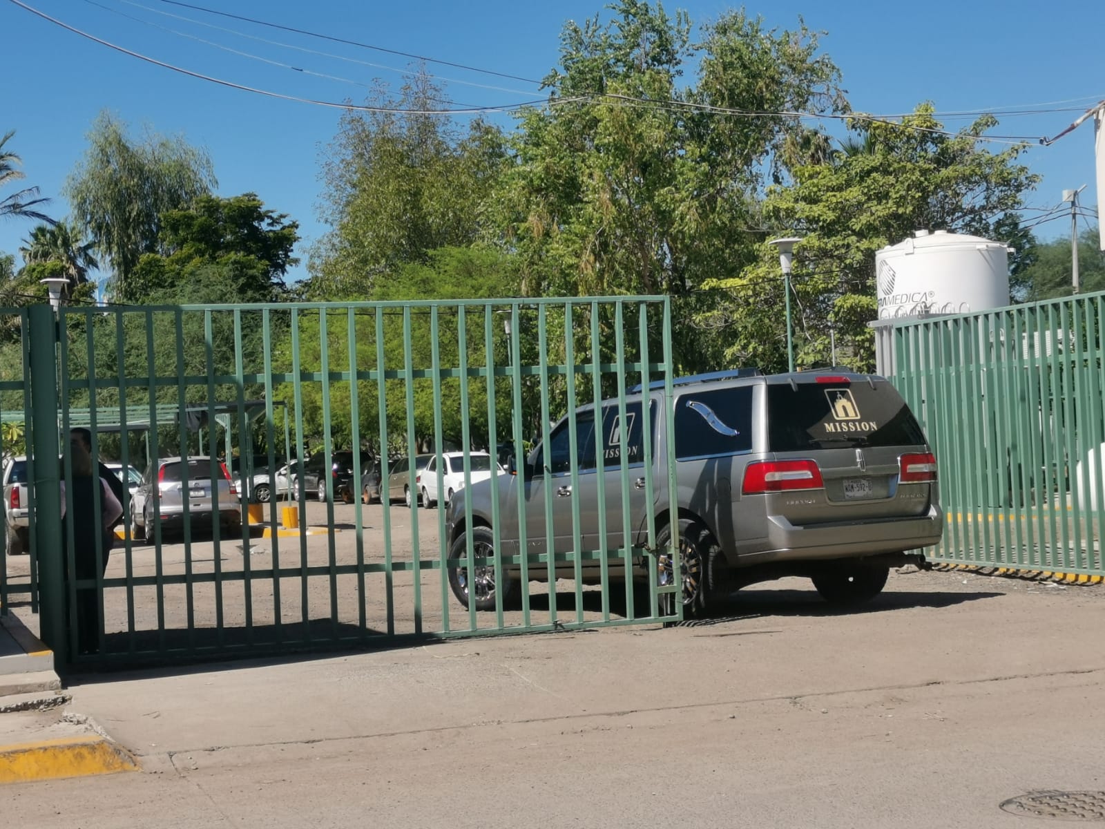 Tras días internada, muere abuelita de las niñas asesinadas por su padre en Los Mochis