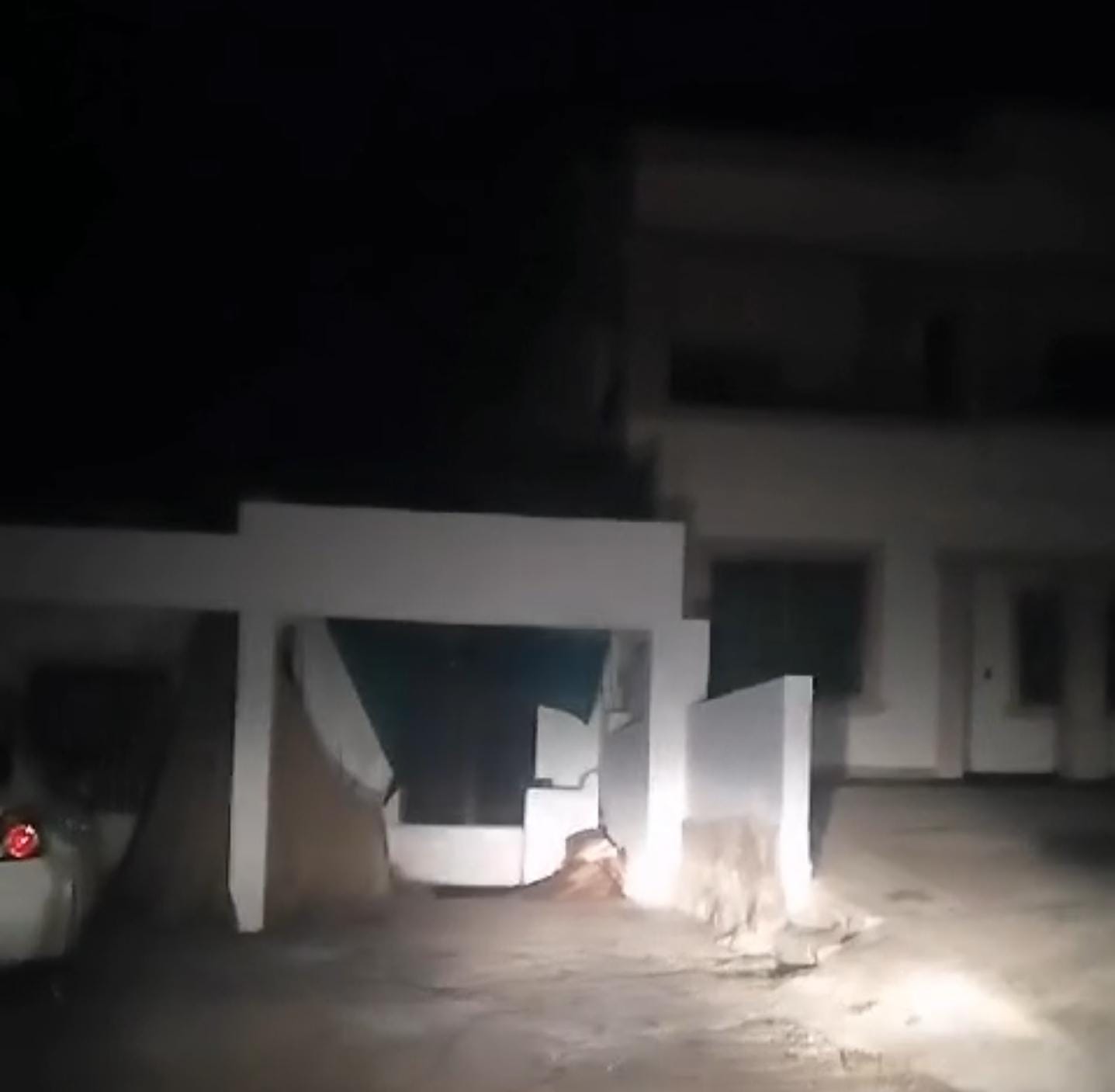 Vecinos de la colonia Benito Juárez en Los Mochis continúan sin luz y sin agua desde el pasado sábado