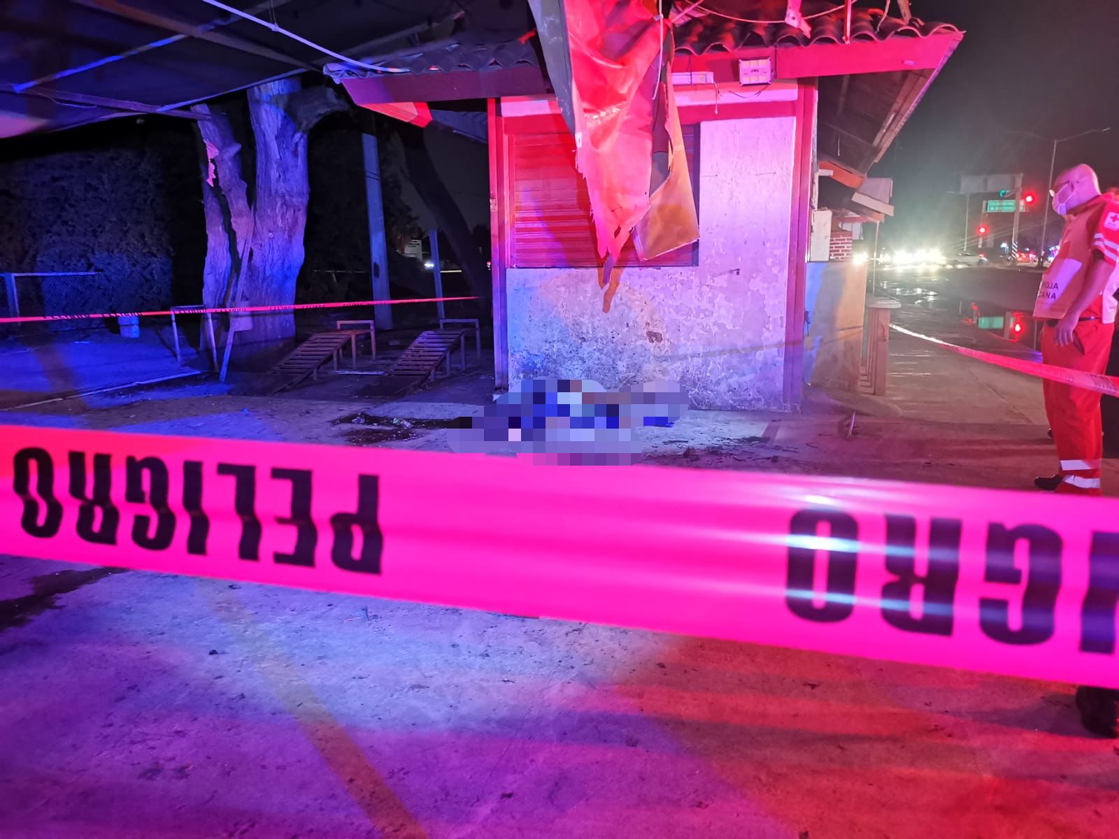 Adulto mayor es localizado sin vida en un negocio de lavado de autos a un costado de la carretera Mochis-Topo