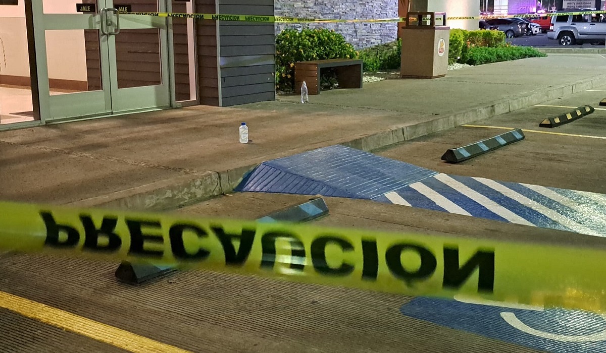 Identifican al hombre que fue ‘levantado’ por grupo armado en el estacionamiento del Carl’s Jr en Culiacán
