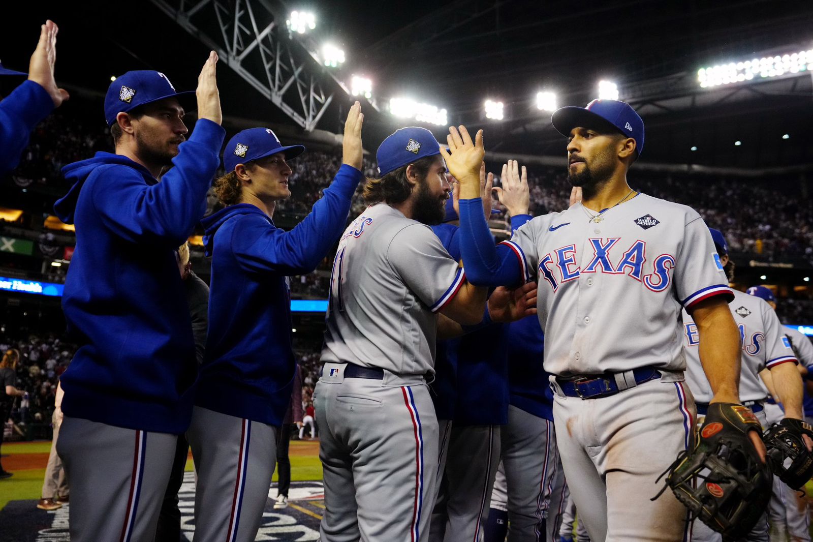 Los Rangers de Texas derrotan a los Dbacks y se ponen a un juego del campeonato en las Grandes Ligas