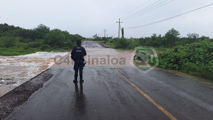 Cierran carretera La Cruz-Potrerrillos por crecida de arroyo