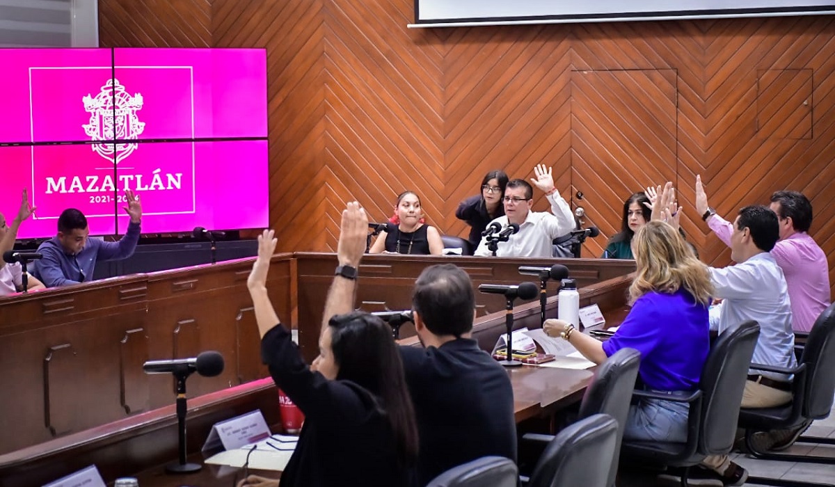 Aprueba Cabildo de Mazatlán pedir préstamo de 60 mdp para comprar patrullas y camiones de basura
