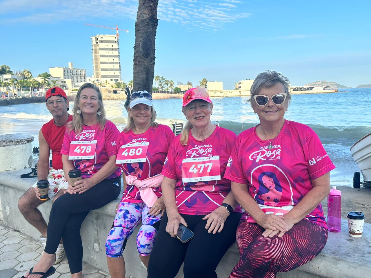 Se sumó también comunidad extranjera residente a Carrera Rosa en Mazatlán 2023