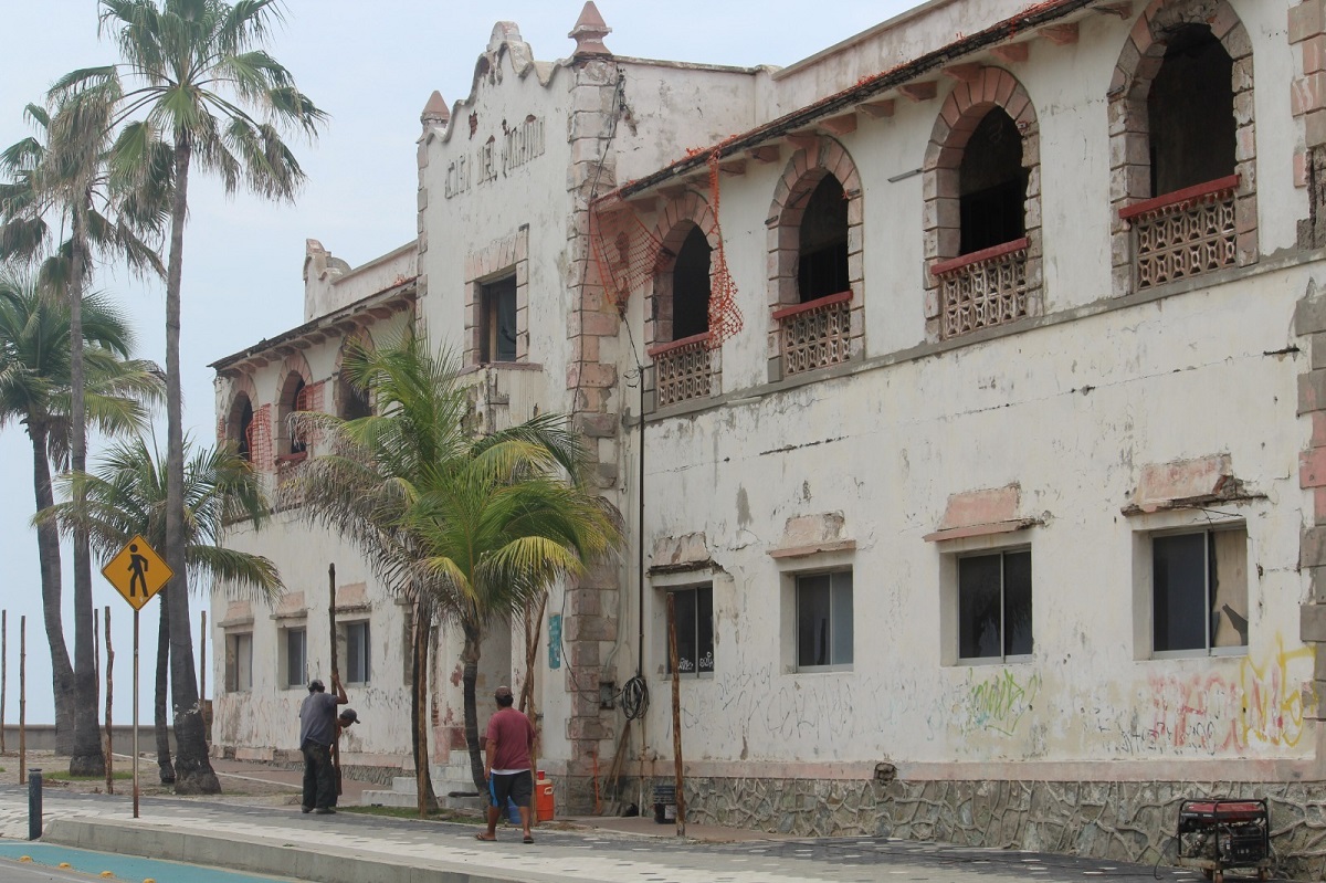 Ante demolición de la Casa del Marino, alcalde de Mazatlán afirma que se renovará y no desaparecerá
