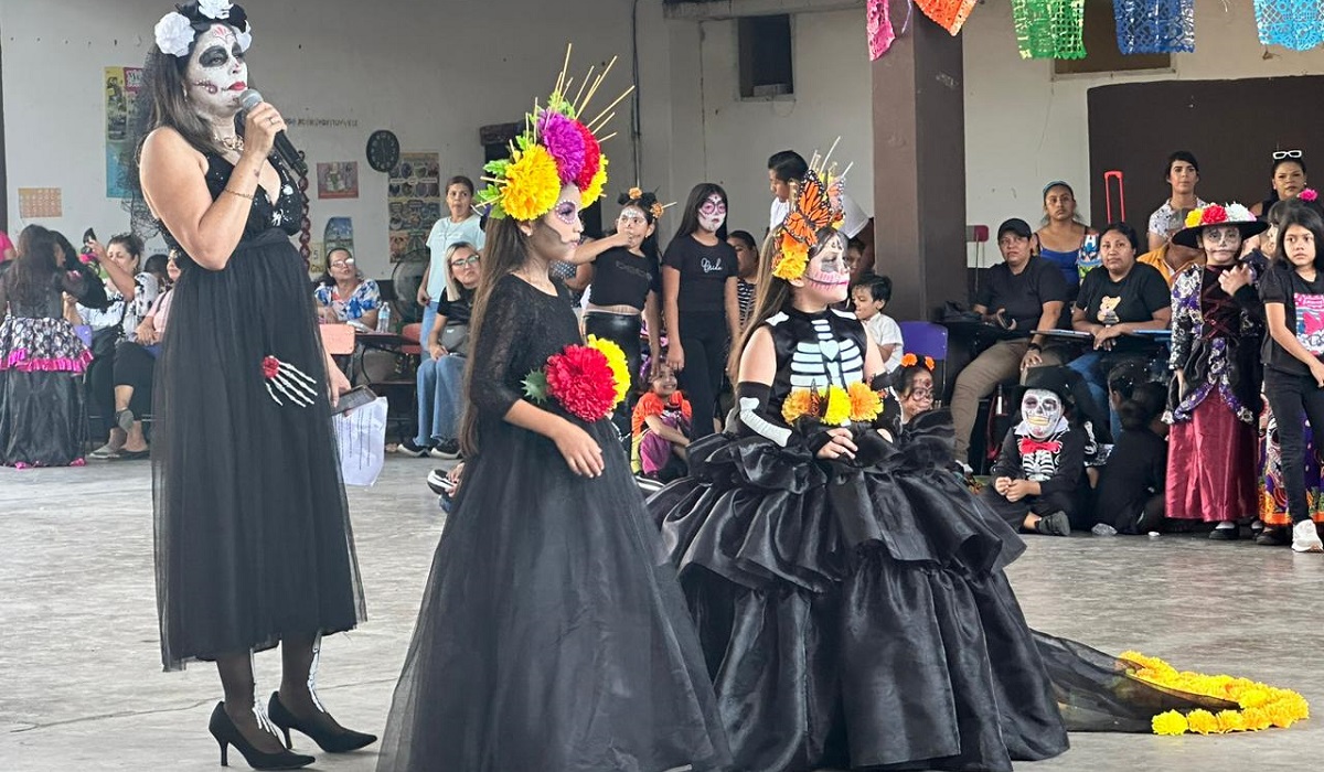 Le ganan al Halloween; en escuelas de Mazatlán celebran Día de Muertos