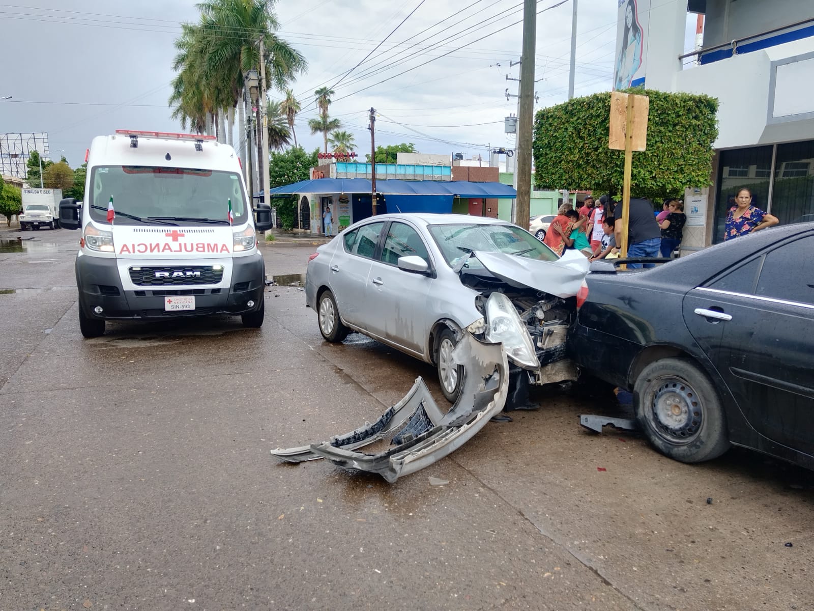 Choque en el centro de Los Mochis deja 4 personas lesionadas entre ellas dos menores de edad