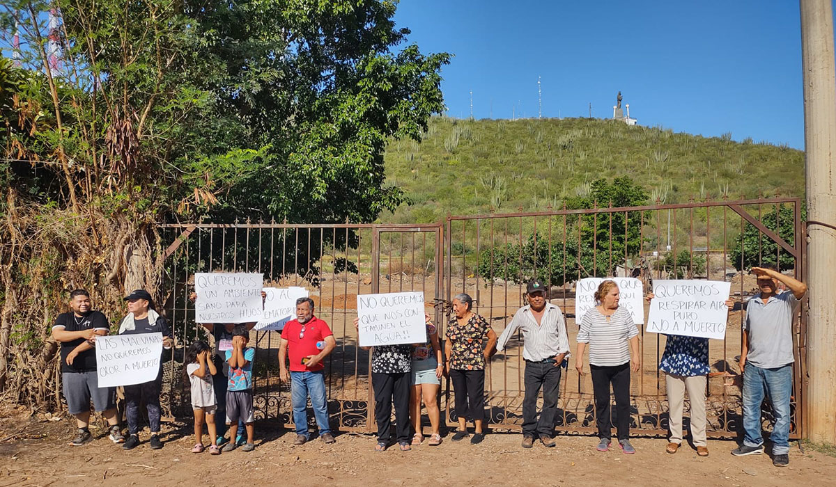 Colonos de Las Malvinas bloquean obra de presunto crematorio en Los Mochis