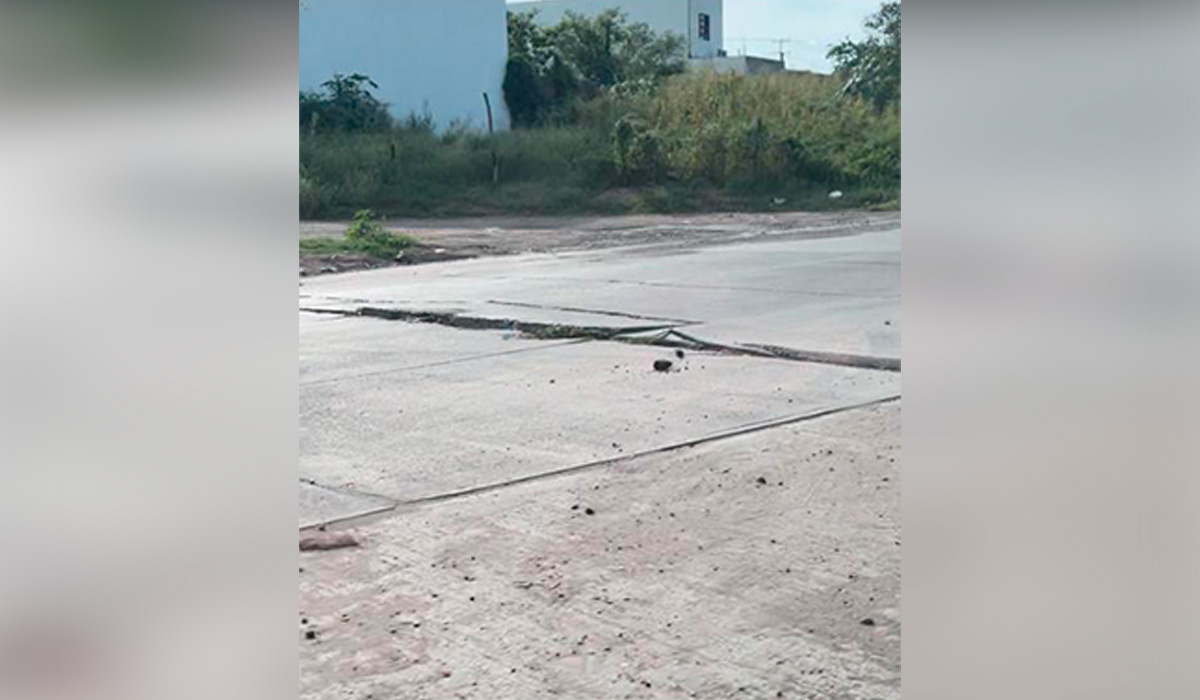 ¡Prevención! Reportan enorme cuarteadura en pavimento sobre bulevar Rotarismo en Culiacán
