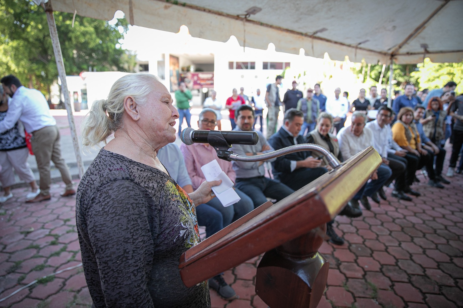 “Fueron hasta Corerepe y se metieron con el agua hasta la cintura”; doña güera reconoce respuesta de gobierno ante ‘Norma’   