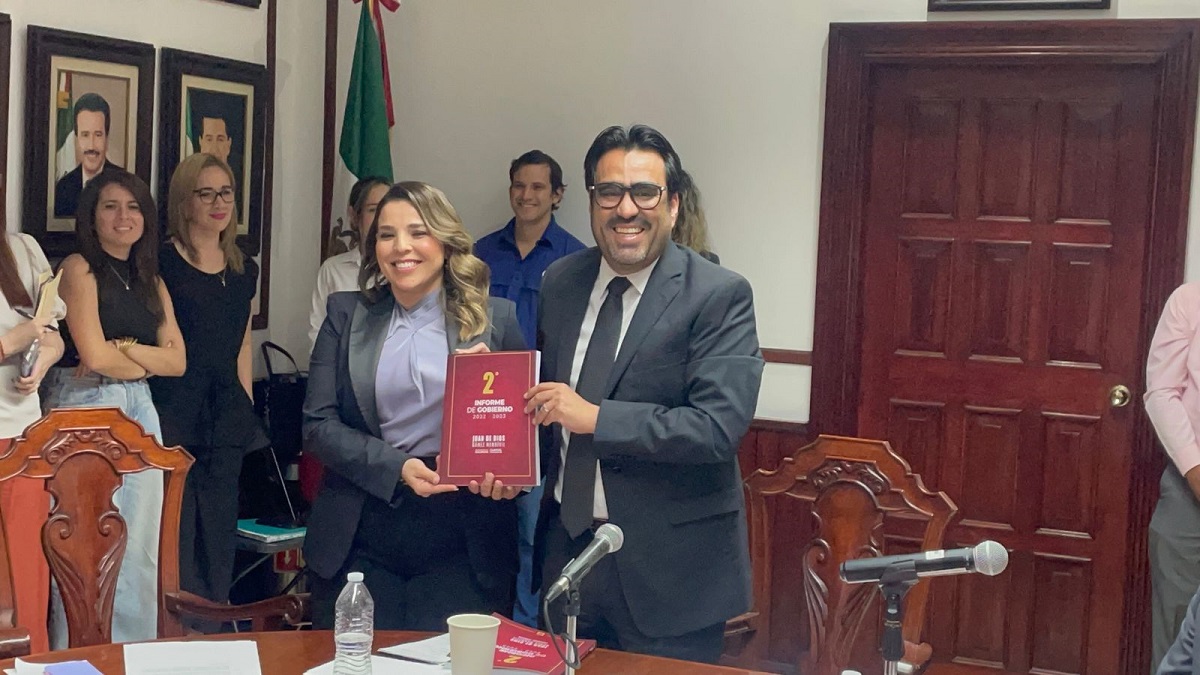 Entrega Juan de Dios Gámez su segundo informe al cuerpo de regidores