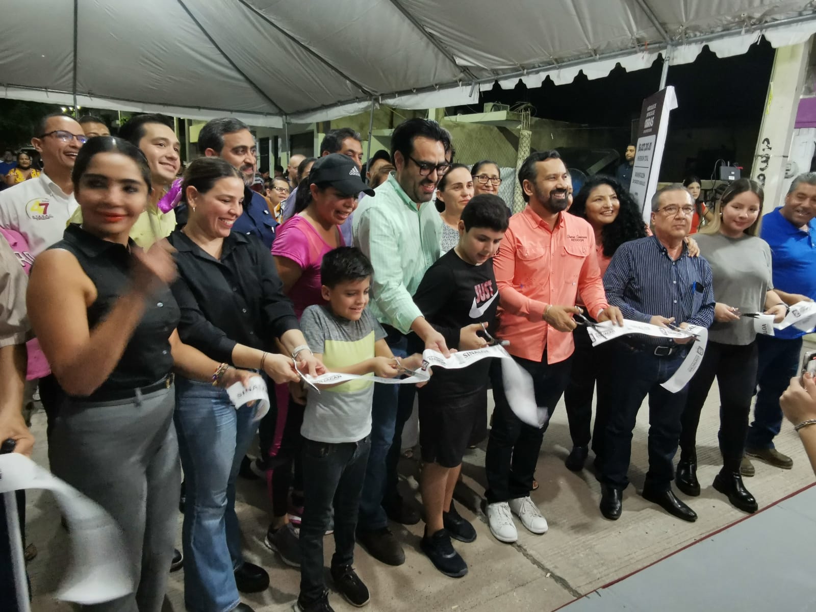 Con una inversión superior a los 5 mdp, alcalde de Culiacán entrega calle pavimentada en Colinas del Humaya
