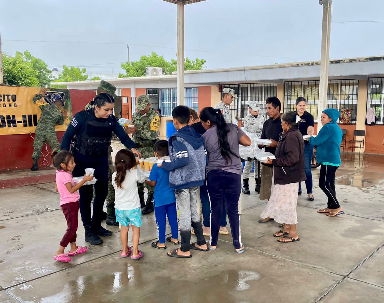 Familias que estaban en zonas de alto riesgo en el municipio de Elota son evacuadas