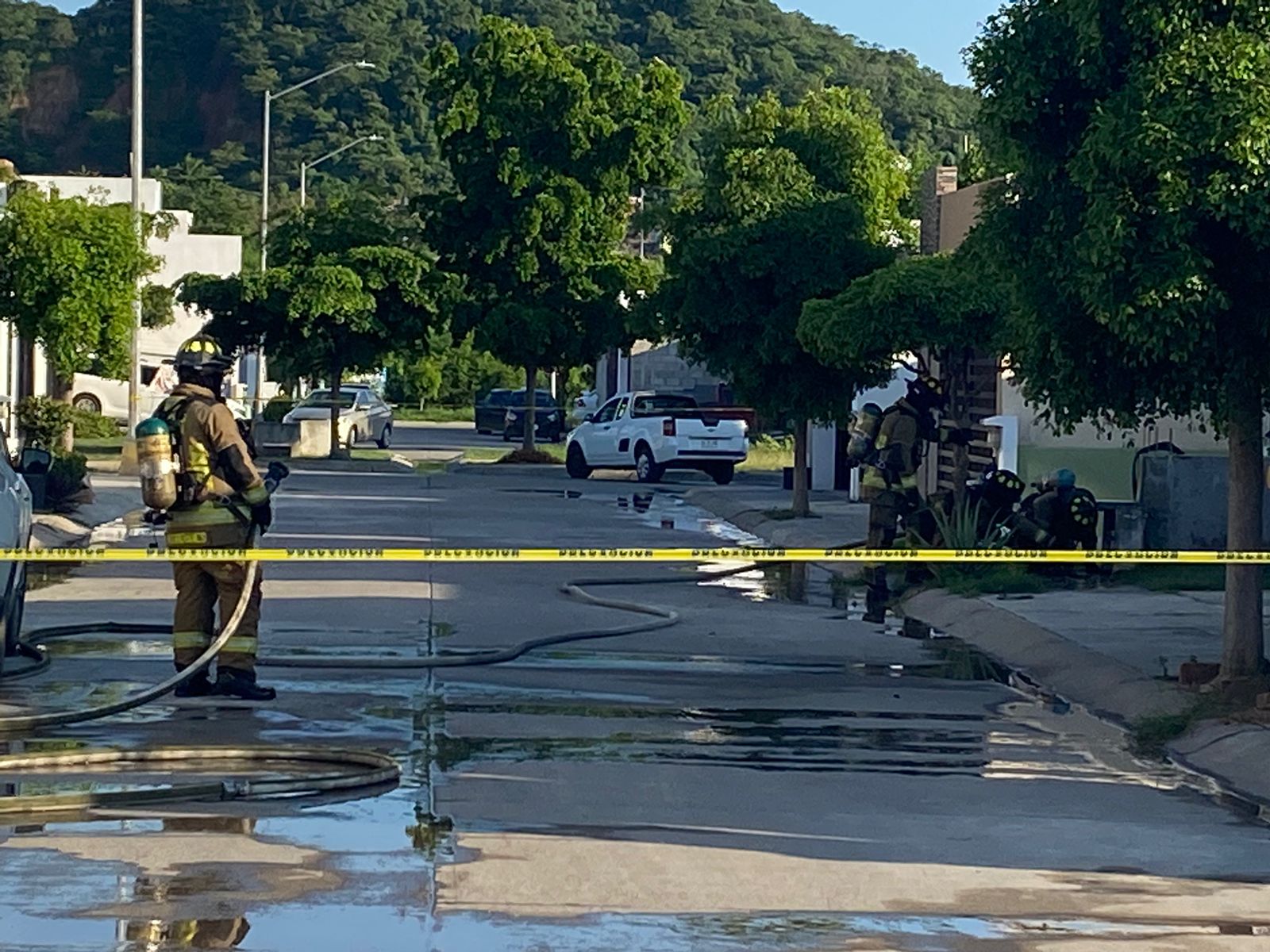 Fuga de gas moviliza a bomberos y elementos de emergencia a El Campestre en Mazatlán