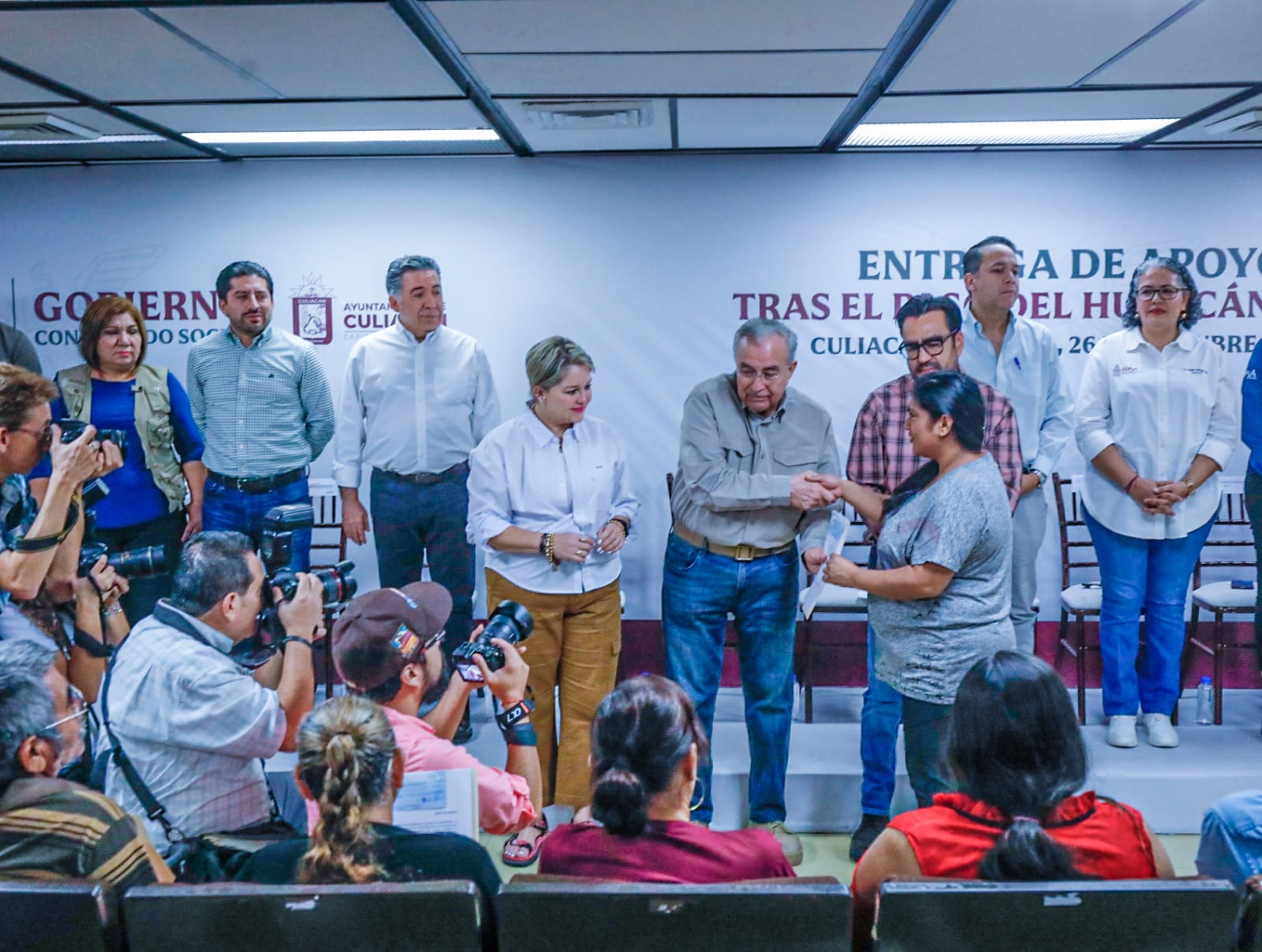 Inicia Rubén Rocha a dispersar apoyos económicos en Culiacán y Navolato a familias afectadas por ‘Norma’