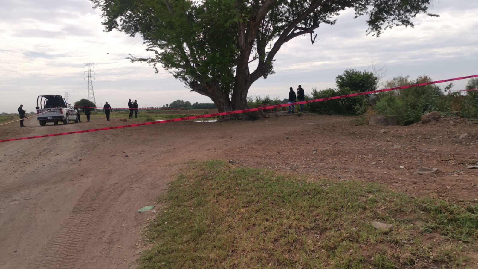 Localizan una mujer sin vida dentro de un canal de riego en Los Mochis