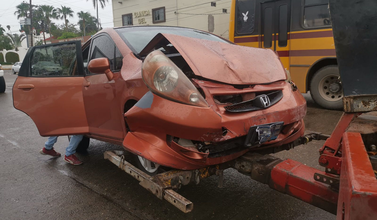 Aparatoso accidente en el sector centro de Los Mochis deja cuantiosos daños materiales