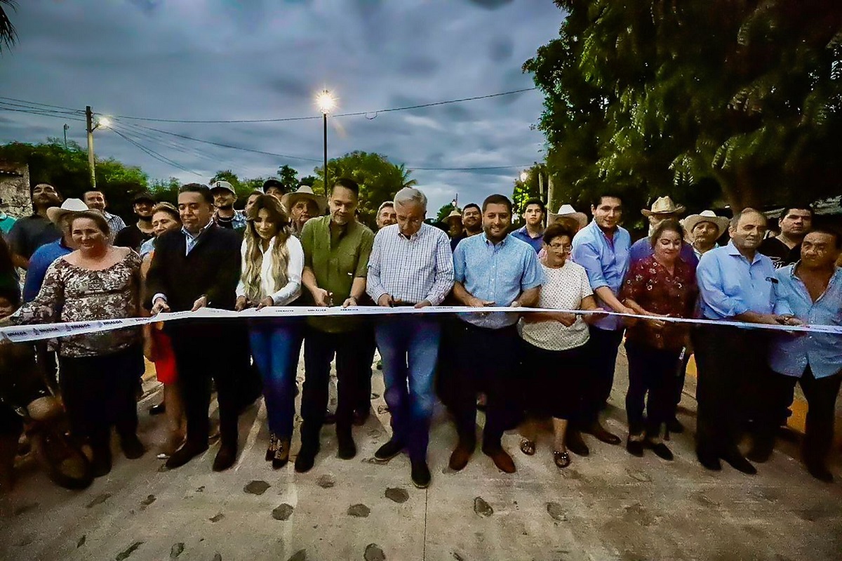 En su natal Batequitas, Rocha Moya entrega pavimentación en calle principal