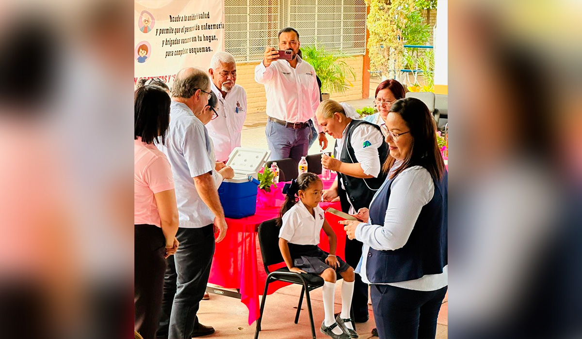 Jurisdicción Sanitaria 03 inicia jornada de vacunación contra la influenza y COVID, en Guamúchil