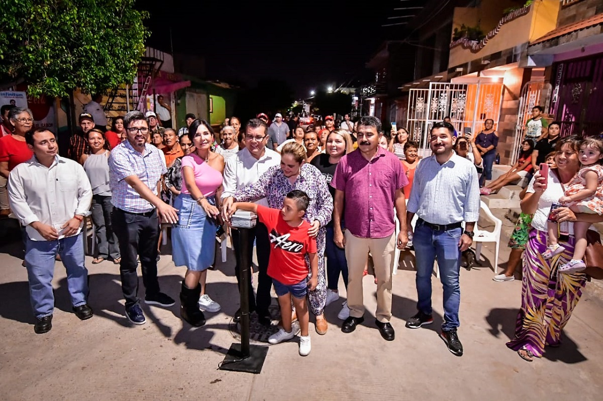 Llegan lámparas LED a cambiar imagen de la colonia Dorados de Villa, en Mazatlán