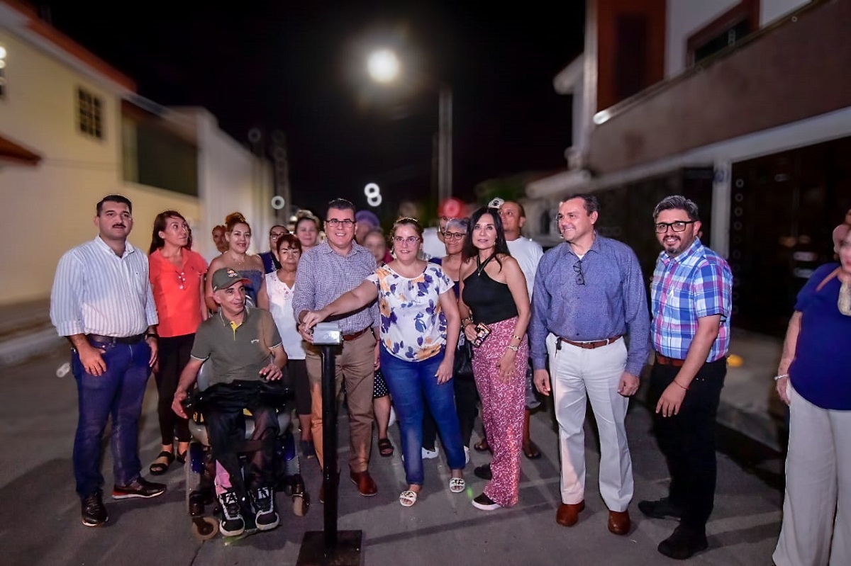 Cuatro colonias de Mazatlán son iluminadas con nuevas lámparas led