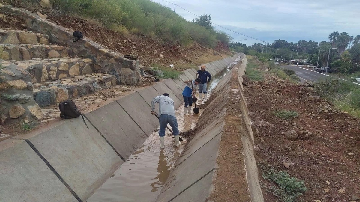 Ciudadanos no ayudan en la limpieza de drenes en Ahome, vuelven a tirar electrodomésticos y chatarra