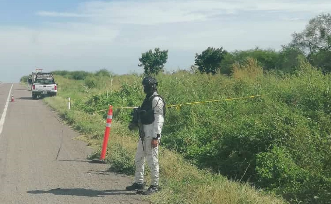 Localizan cuerpo envuelto en cobertor sobre la carretera Mazatlán-Culiacán, en San Ignacio, Sinaloa