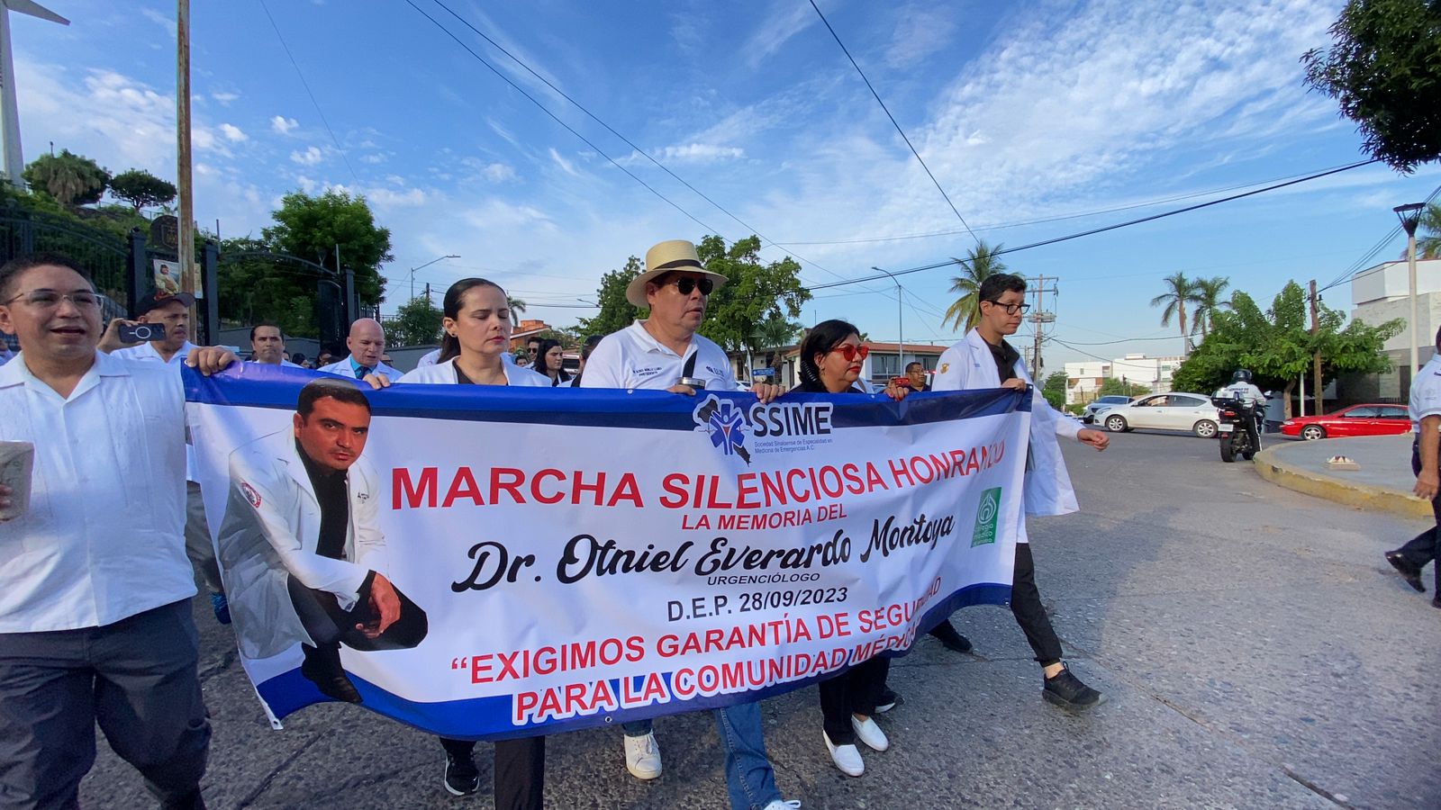 Tras la muerte del doctor Otniel, médicos de Culiacán salen a las calles a exigir seguridad para el gremio de la Salud