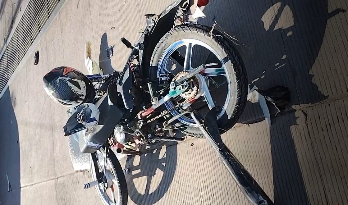 En Los Mochis, motociclista es trasladado a un hospital tras sufrir un accidente