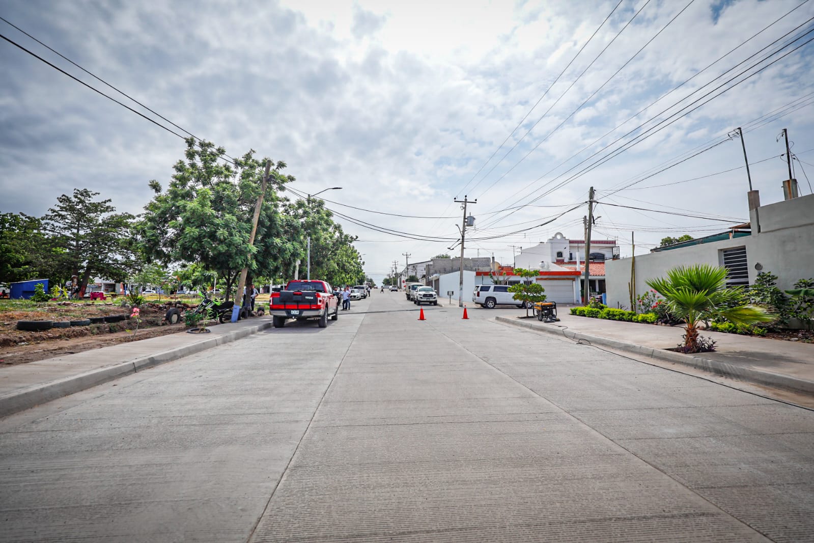 “Nadie ha pavimentado tanto en la historia”: Entrega Rocha obras de pavimentación en Culiacán