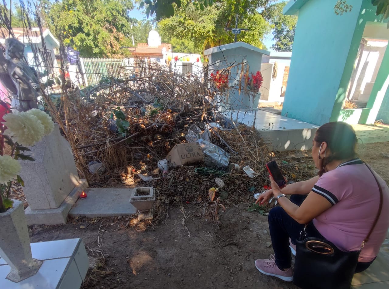 ¡Con el tiempo encima! ‘Norma’ retrasó los trabajos de limpieza en panteones de Guasave