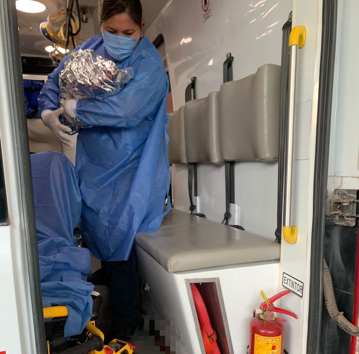 Mujer embarazada no alcanza a llegar al hospital y da a luz en ambulancia de SUMMA