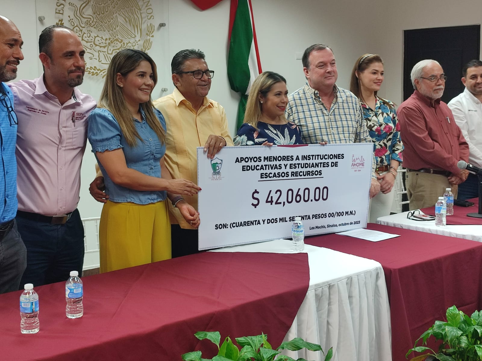 Ahome entrega apoyos a instituciones educativas y estudiantes; reconocen el esfuerzo y talento de jóvenes