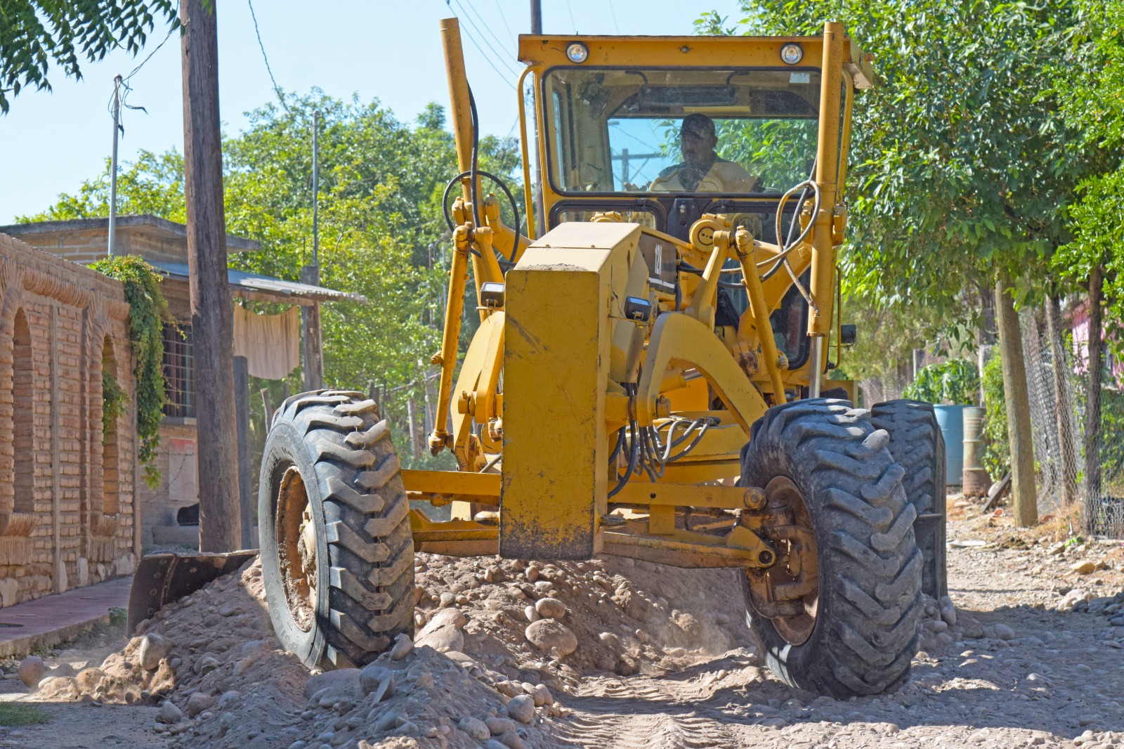 Alcalde Gildardo Leyva cumple con la reparación de calles en la Loma del Dique