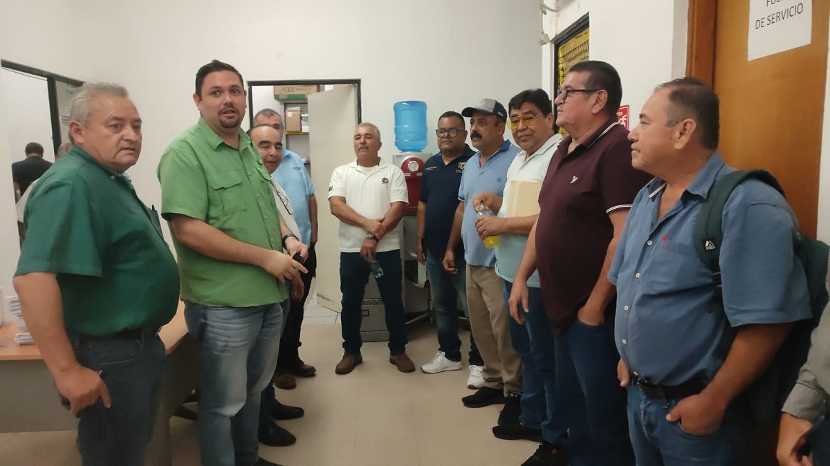 Por el bien de la ciudadanía, transportistas de Mazatlán se reúnen con delegado de Vialidad