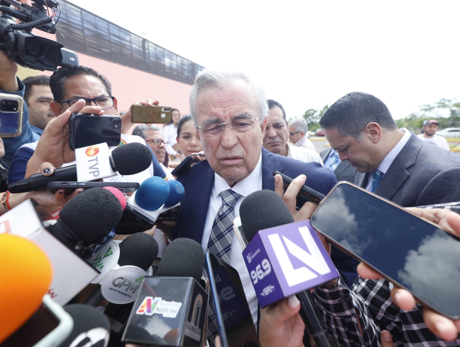 “Son mensajes que mandan los asesinos lamentablemente, son con saña”: Gobernador tras feminicidio en Culiacán