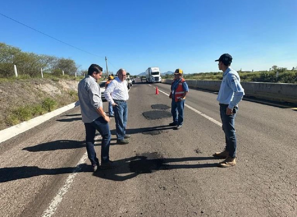 Rocha supervisa bacheo y reencarpetado de la autopista Benito Juárez