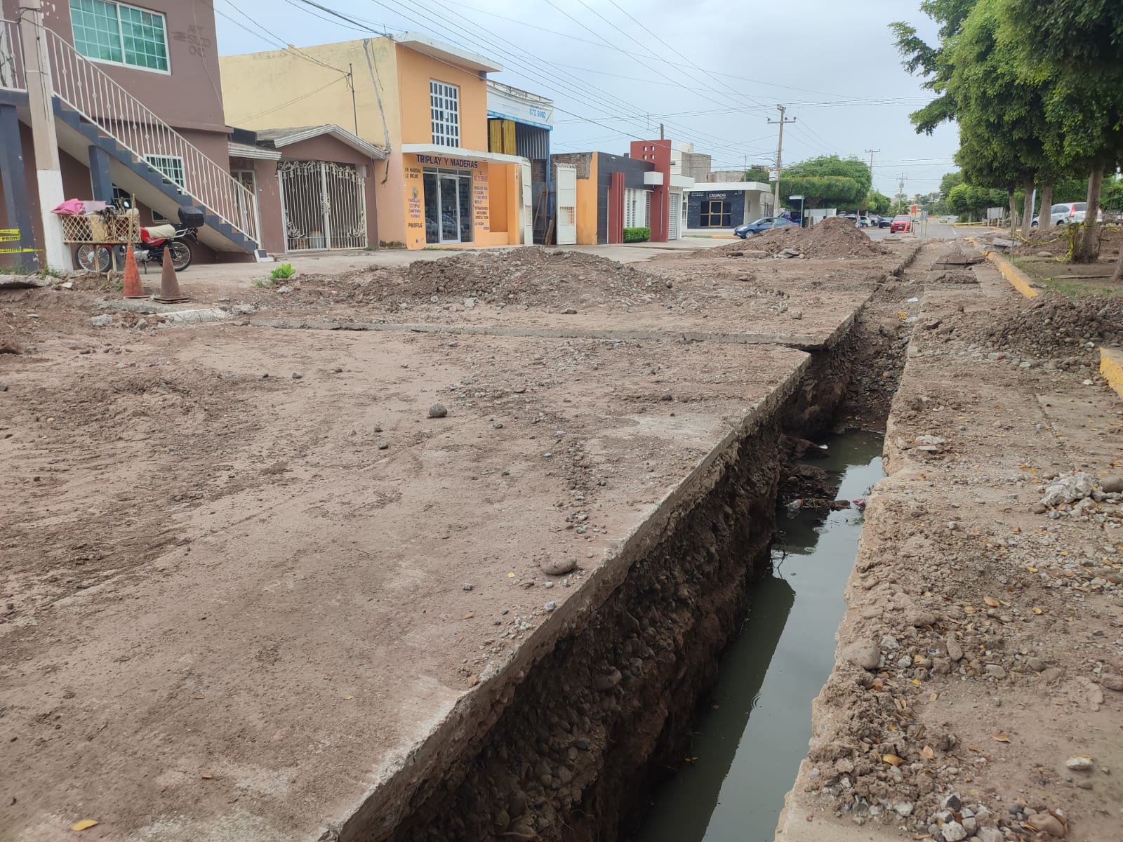 Comerciantes y vecinos del Felipe Ángeles truenan contra Ayuntamiento de Guasave
