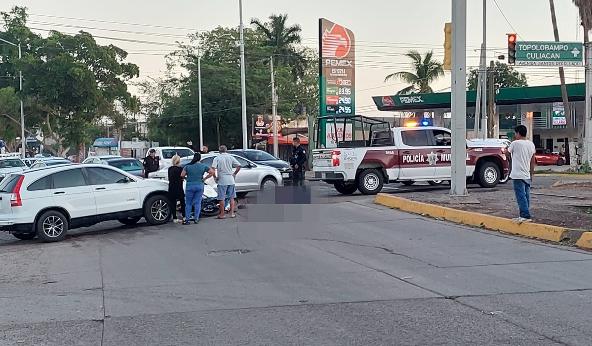 Motociclista resulta lesionado tras ser impactado por conductora en Los Mochis