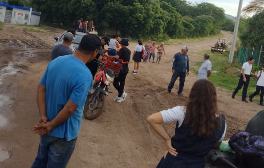 Toman campamento de obra de la Presa Picachos; urgen atención en Lomas del Guayabo, Mazatlán