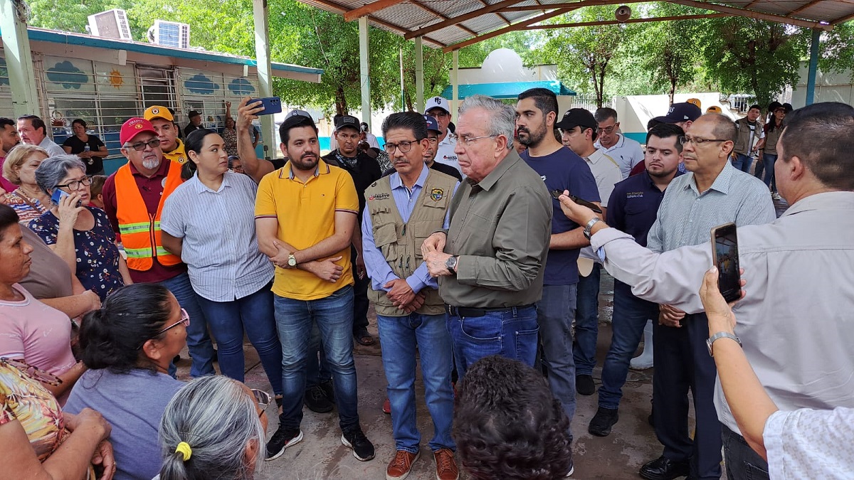 Visita Rocha Moya albergues en El Burrión y Corerepe, zonas afectadas por ‘Norma’, en Guasave