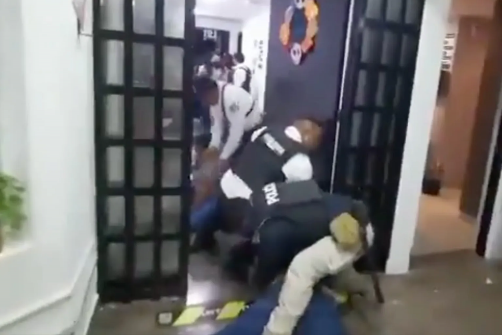 A puño limpio: Diputados de Morena se agarran a golpes en el Congreso de Campeche (Video)