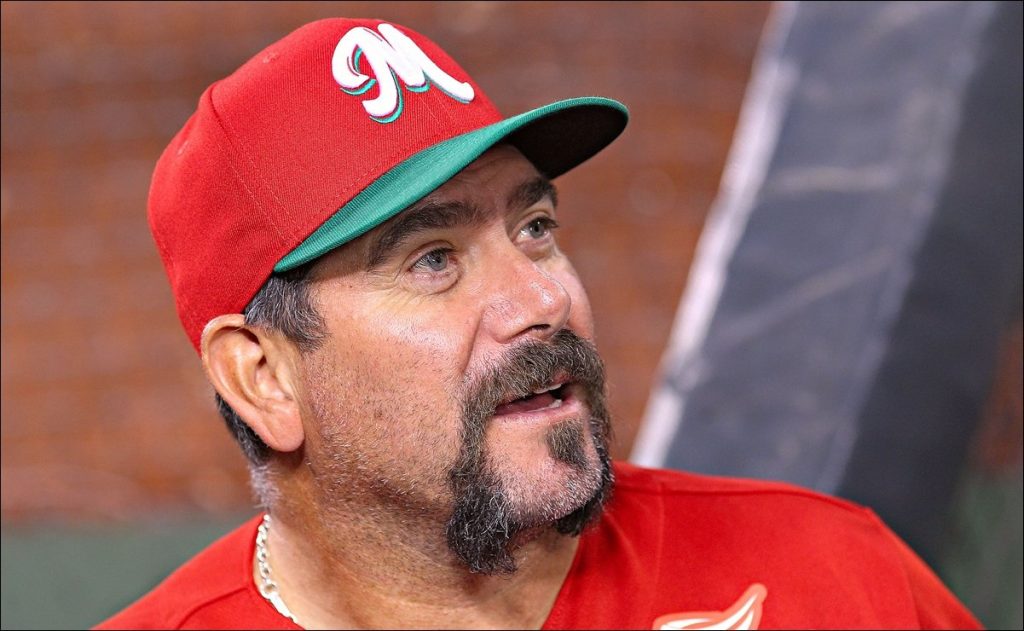 Propone López Obrador a Benjamín Gil para manager de Padres de San Diego