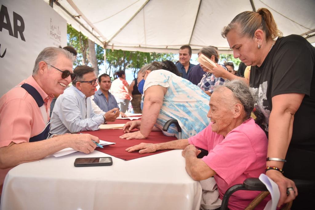 Acercan programa de “Bienestar en tu colonia” en la Tabachines; vecinos agradecen la atención