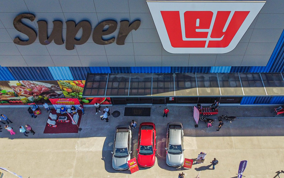 Casa Ley cumple y entrega automóviles último modelo a los ganadores de la Fiesta de Aniversario Ley