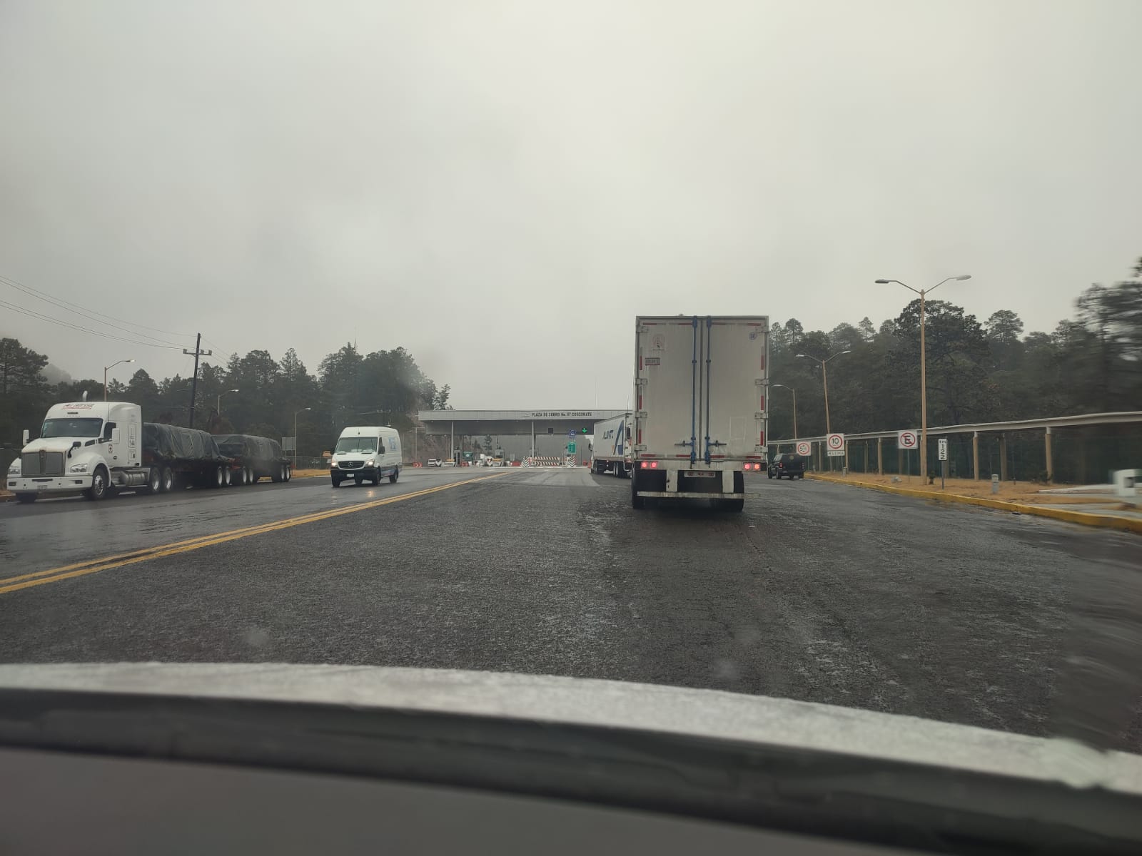 Cierran en ambos sentidos la Mazatlán- Durango por caída de nieve
