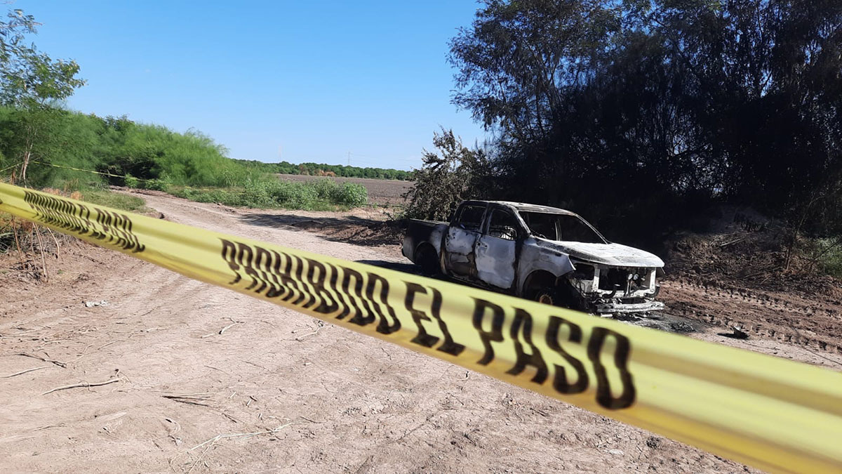 Localizan un cuerpo calcinado al interior de una camioneta en San Pedro, Navolato