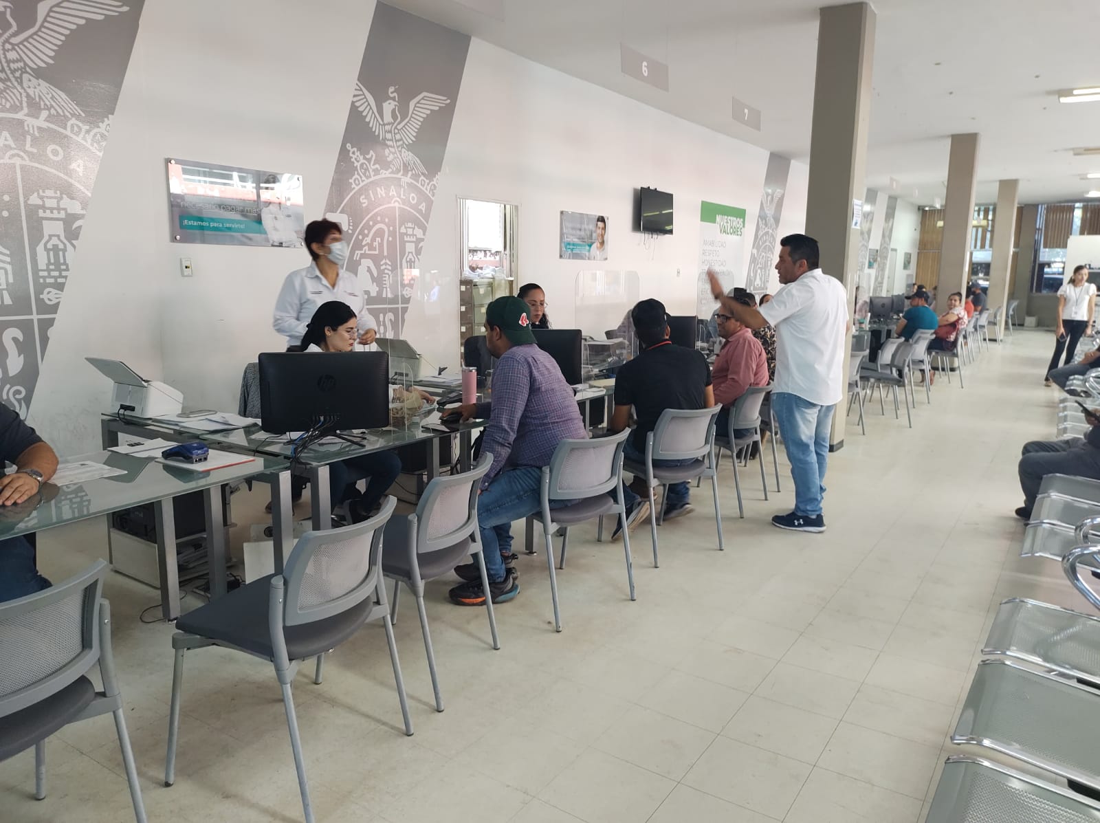 Con baja afluencia arrancan los descuentos por Buen Fin en Recaudación de Rentas de Guasave