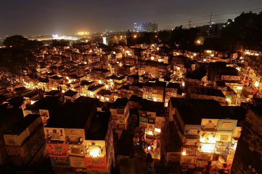 ‘Undas’ es la celebración del Día de Muertos en Filipinas; así lucieron sus panteones
